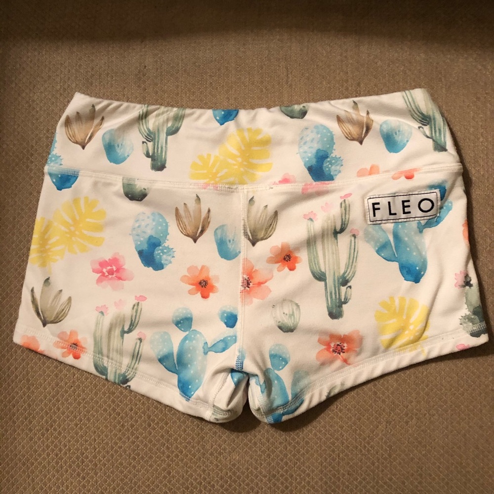 FLEO Shorts - Desert - Sz S